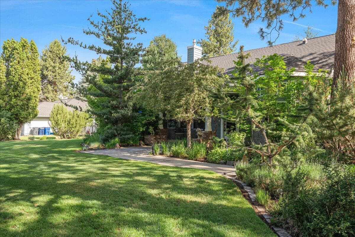 Photo of 21062 Desert Woods Drive 9 of 84