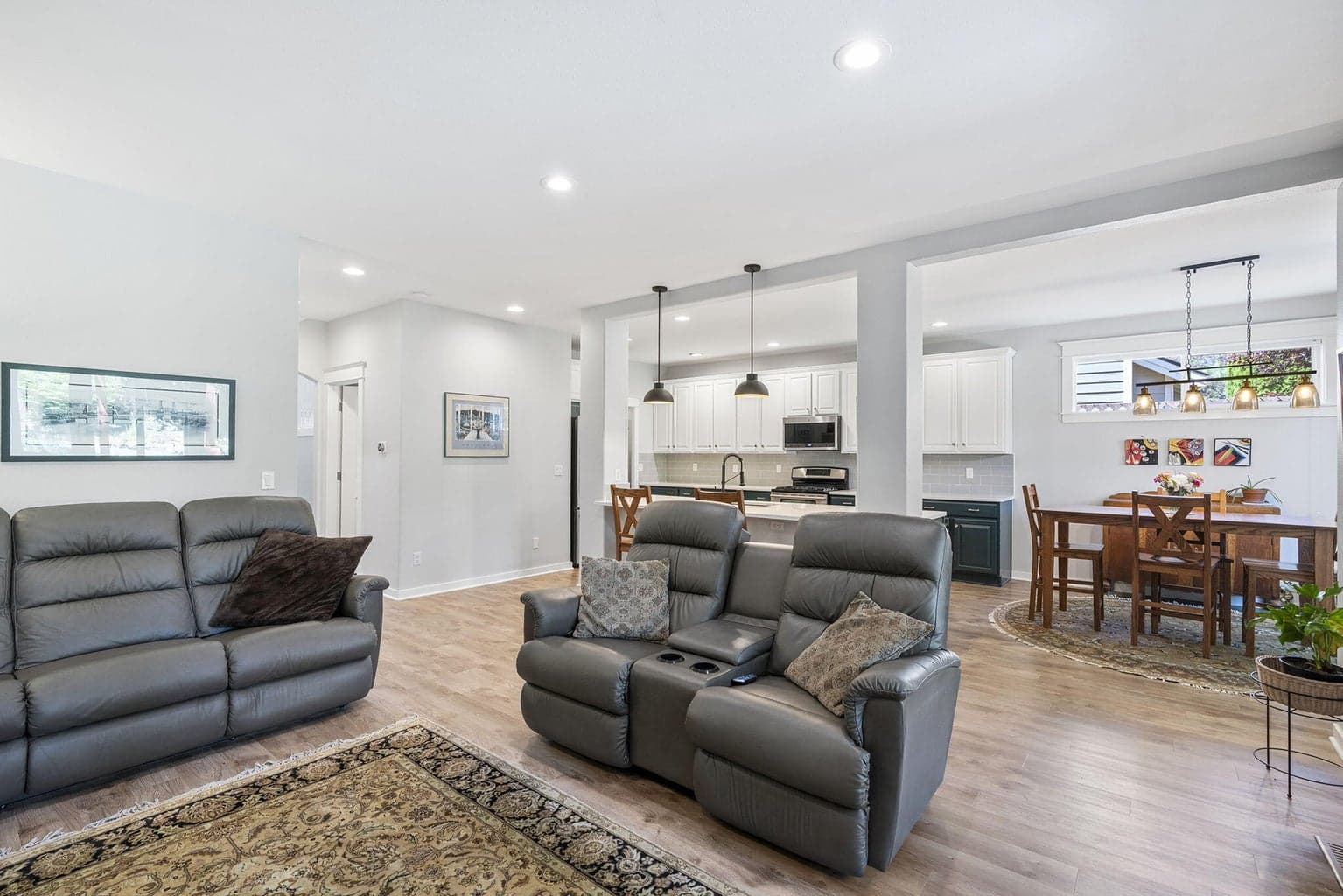 Photo of 61121 Snowbrush Drive 9 of 50