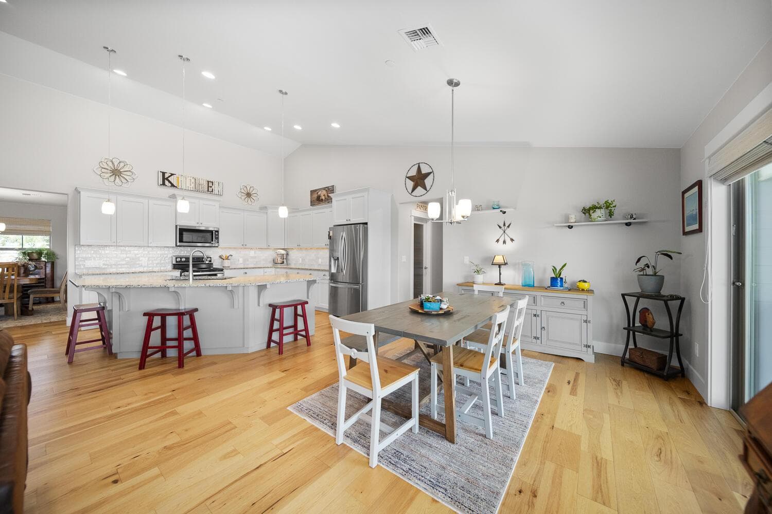 Photo of 4416 SE Laredo Road 16 of 40