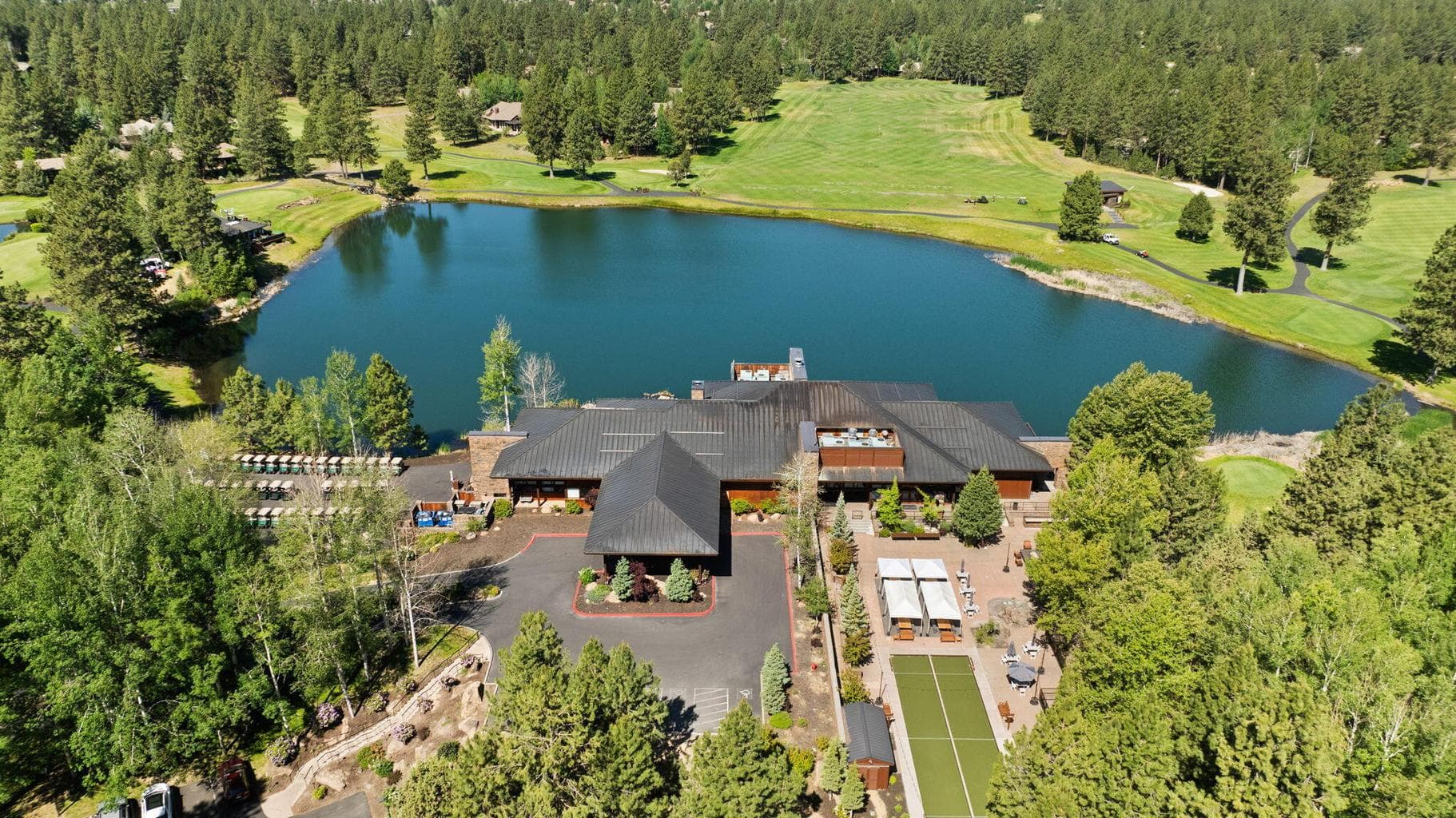 Broken Top Club House and Lake