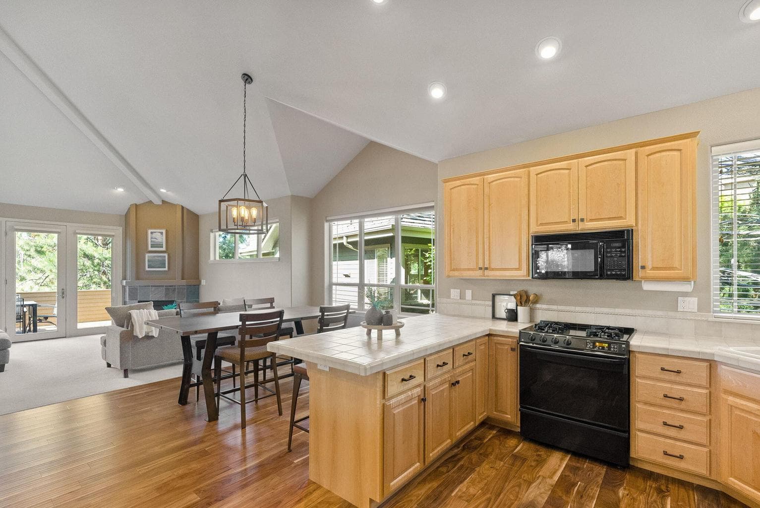 Photo of 61687 Metolius Drive 6 of 69