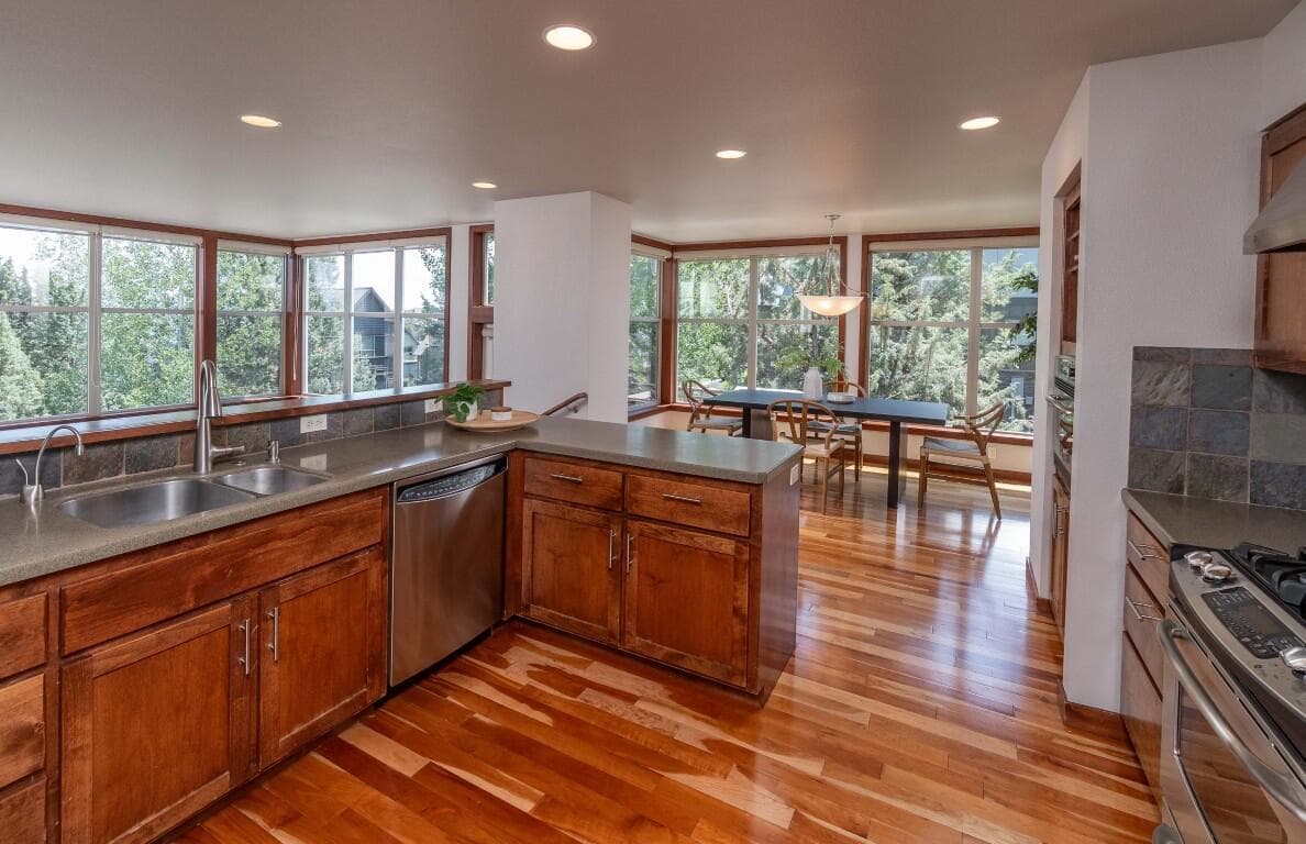 Photo of 266 Willamette Park Lane 8 of 29