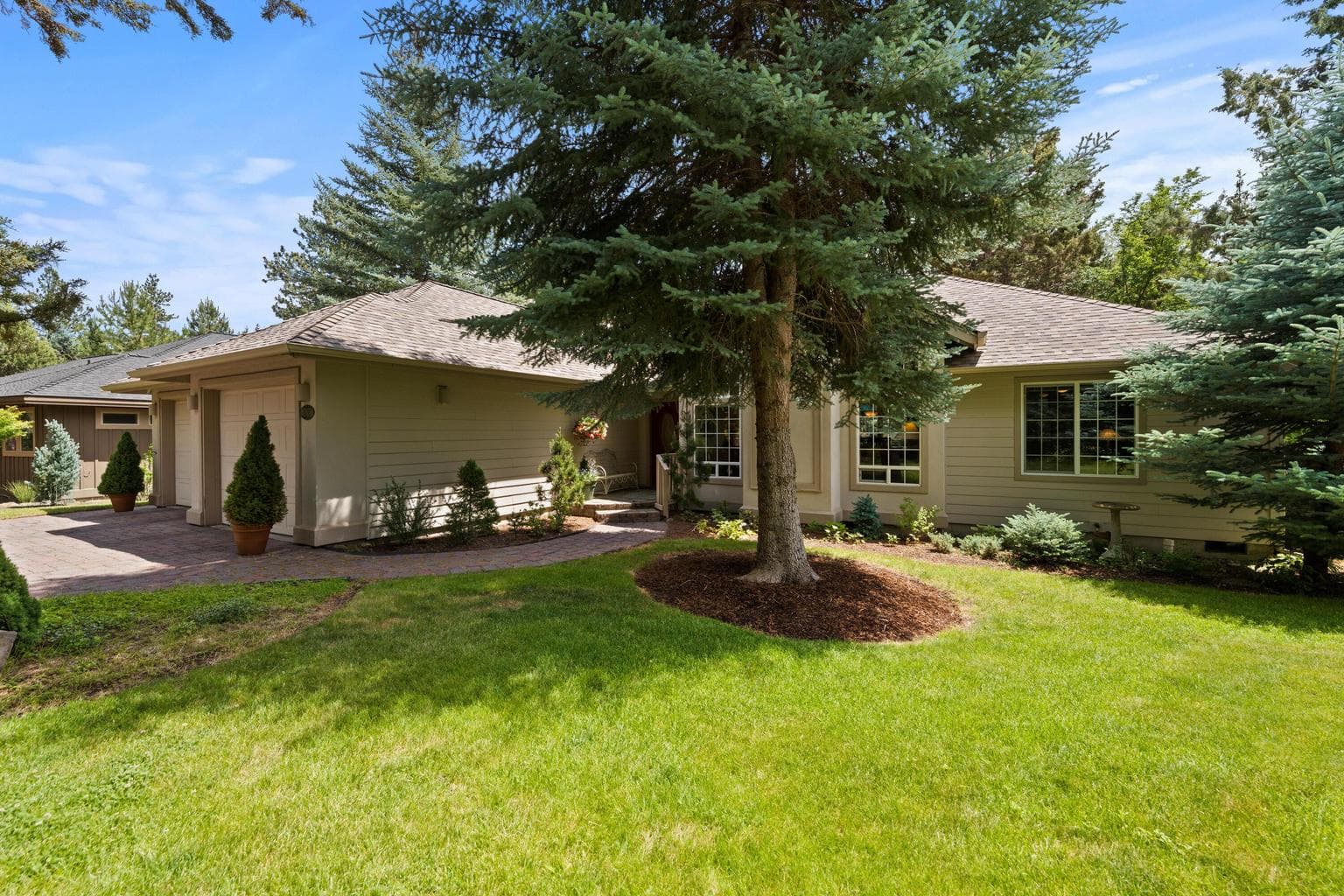 Photo of 2697 Whitworth 1 of 35