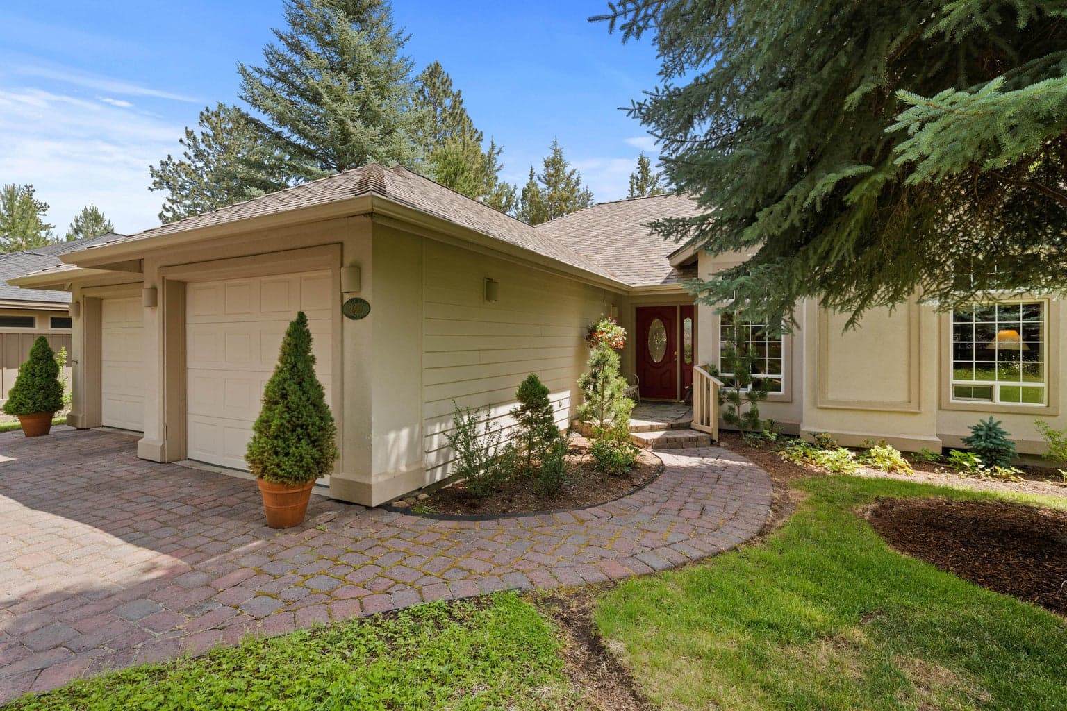 Photo of 2697 Whitworth 2 of 35