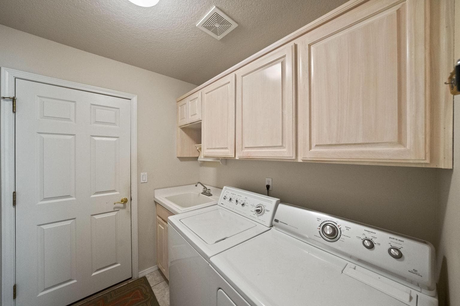 Photo of 2697 NW Whitworth Way 23 of 35