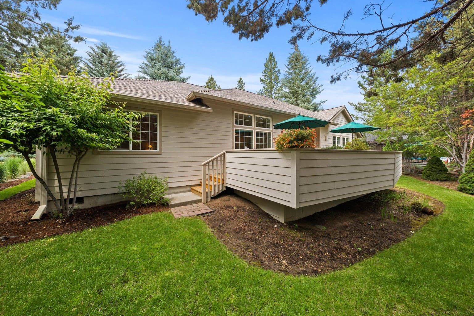 Photo of 2697 NW Whitworth Way 26 of 35