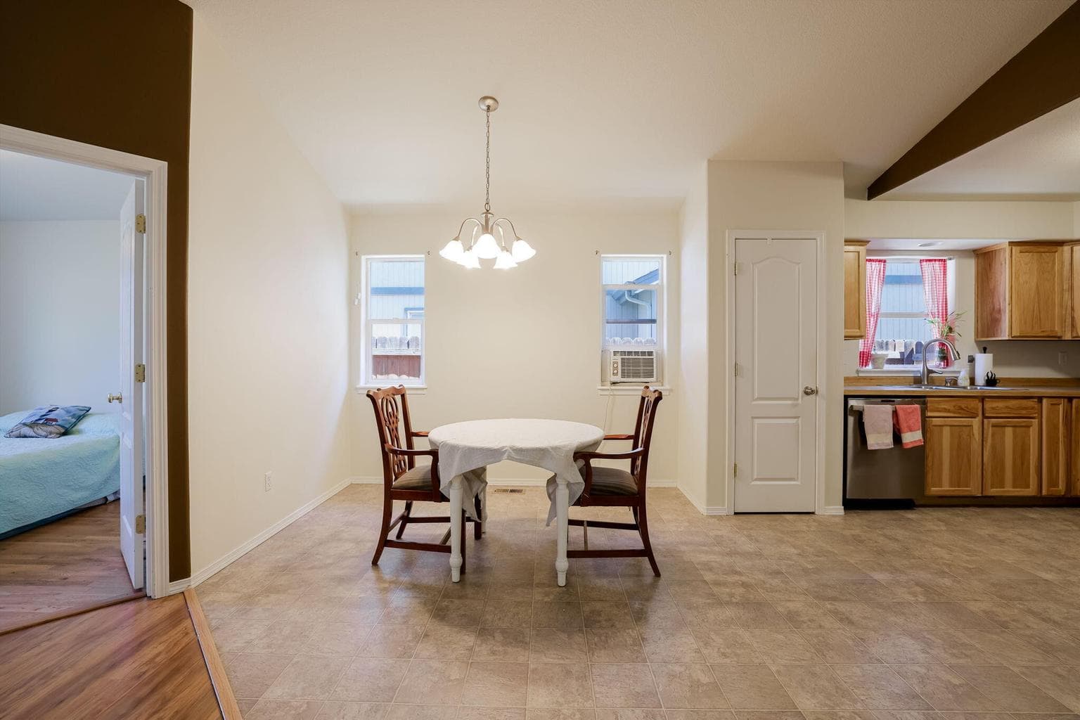 Photo of 61067 Borden 4 of 20