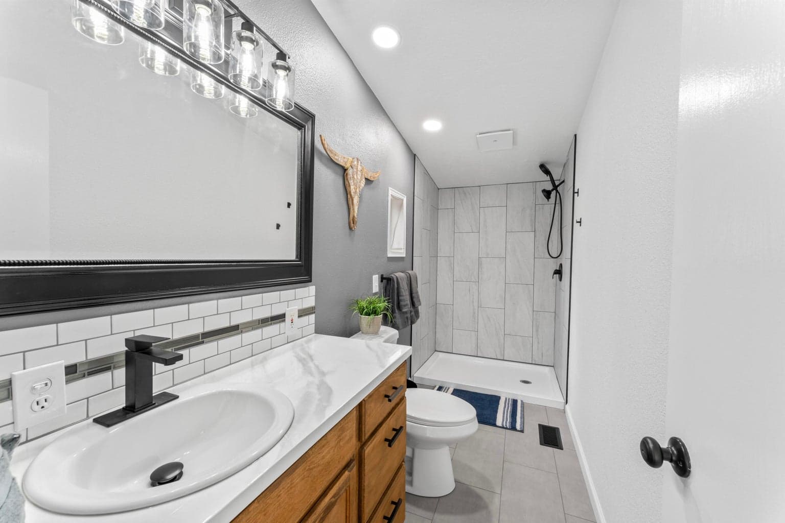 Photo of 16076 Blackfeather Lane 16 of 40