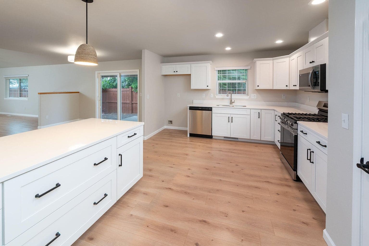 Photo of 2536 SW Volcano Avenue 7 of 20