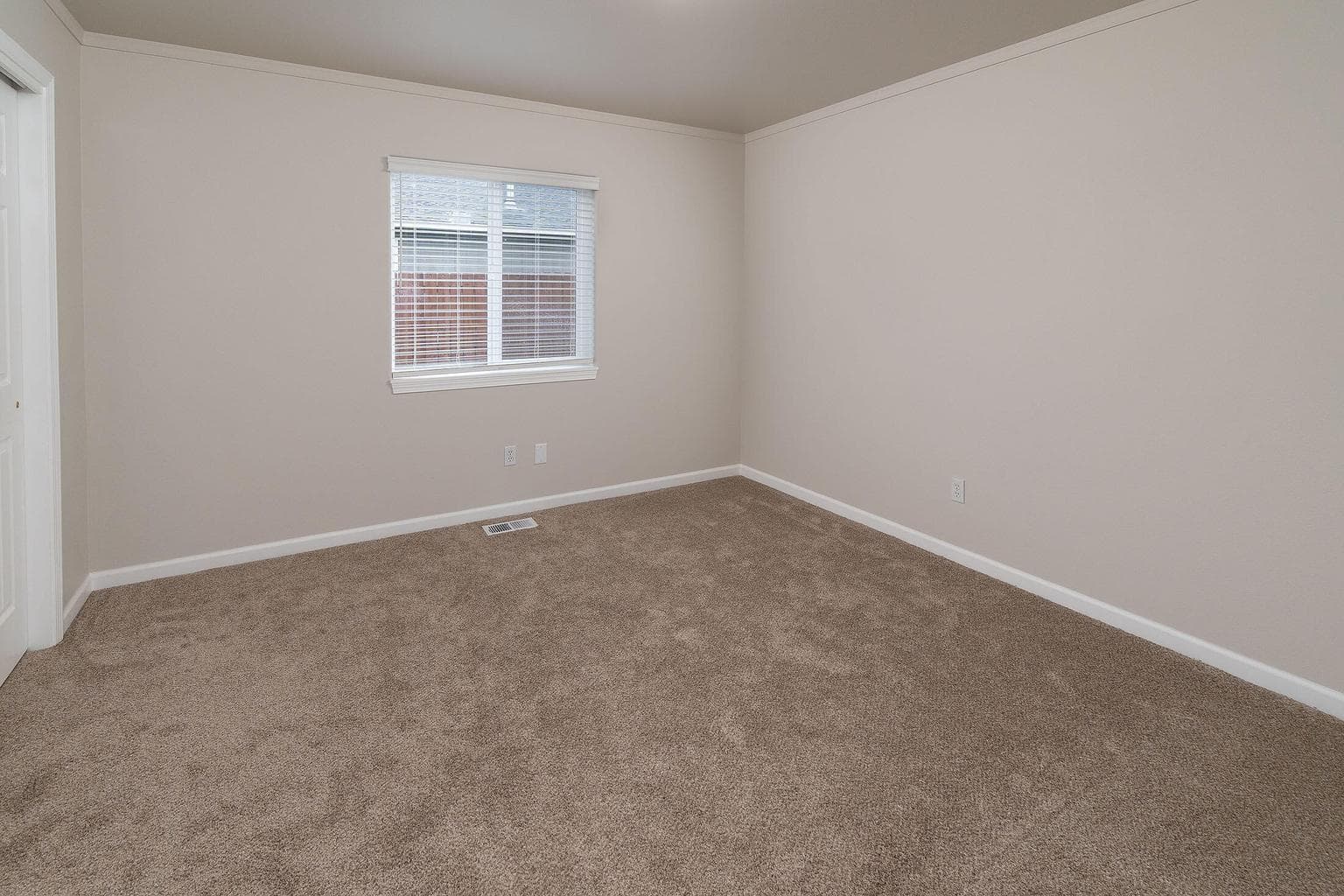 Photo of 2536 SW Volcano Avenue 14 of 20