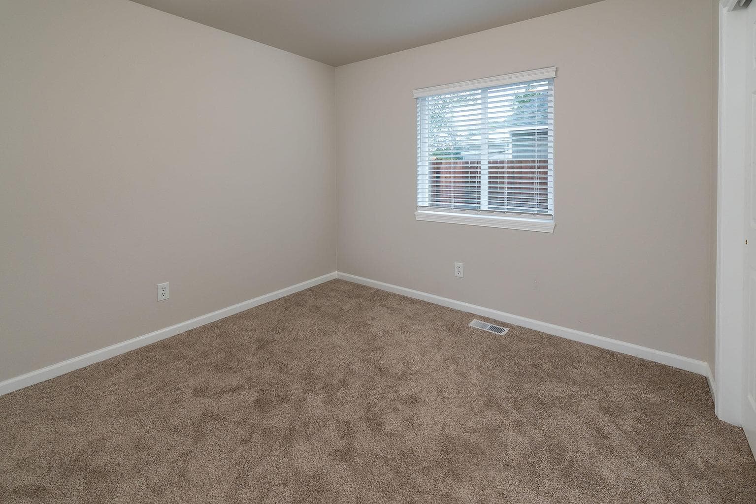 Photo of 2536 SW Volcano Avenue 12 of 20