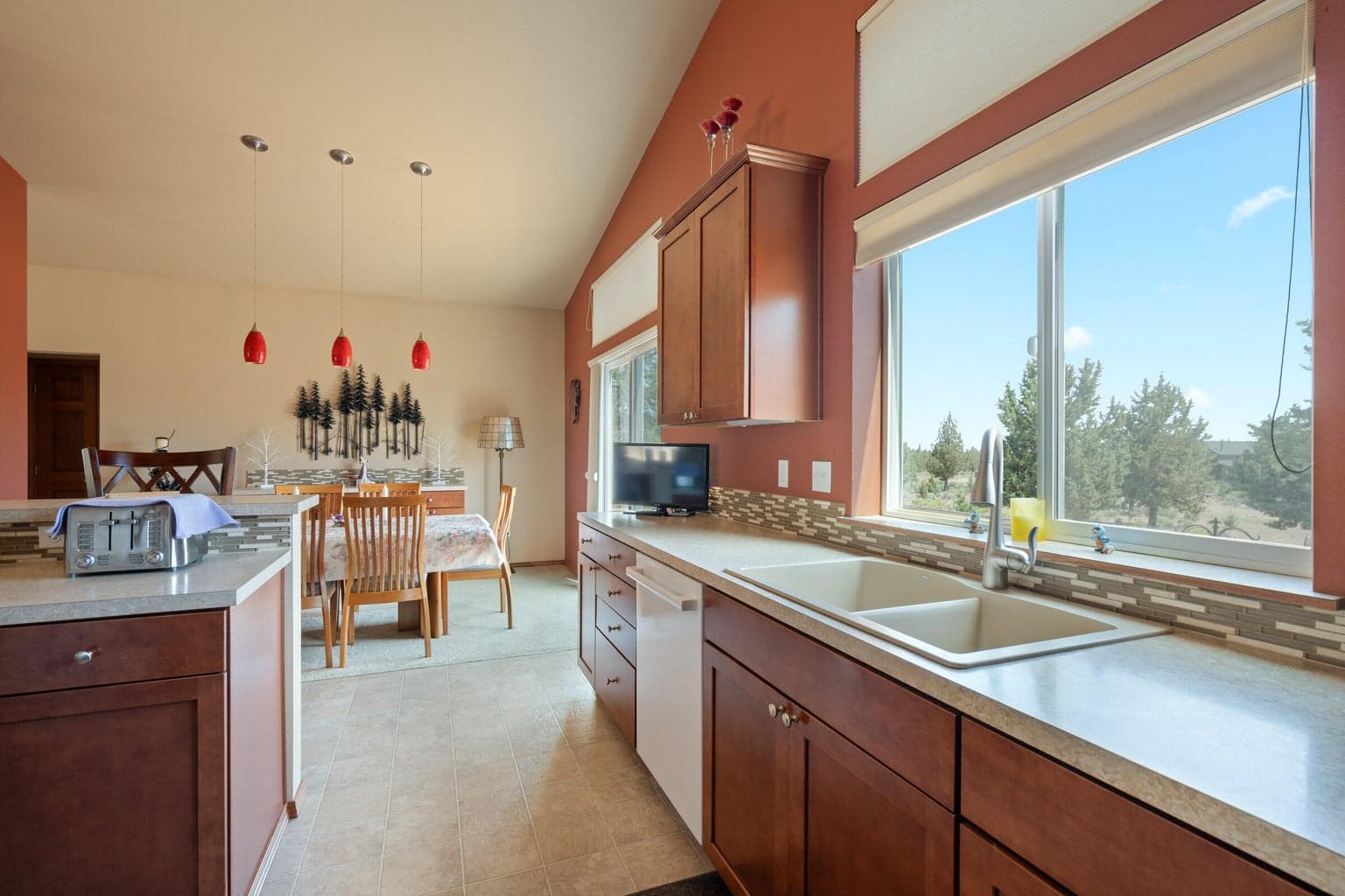 Photo of 17596 Cascade Estates Drive 12 of 47