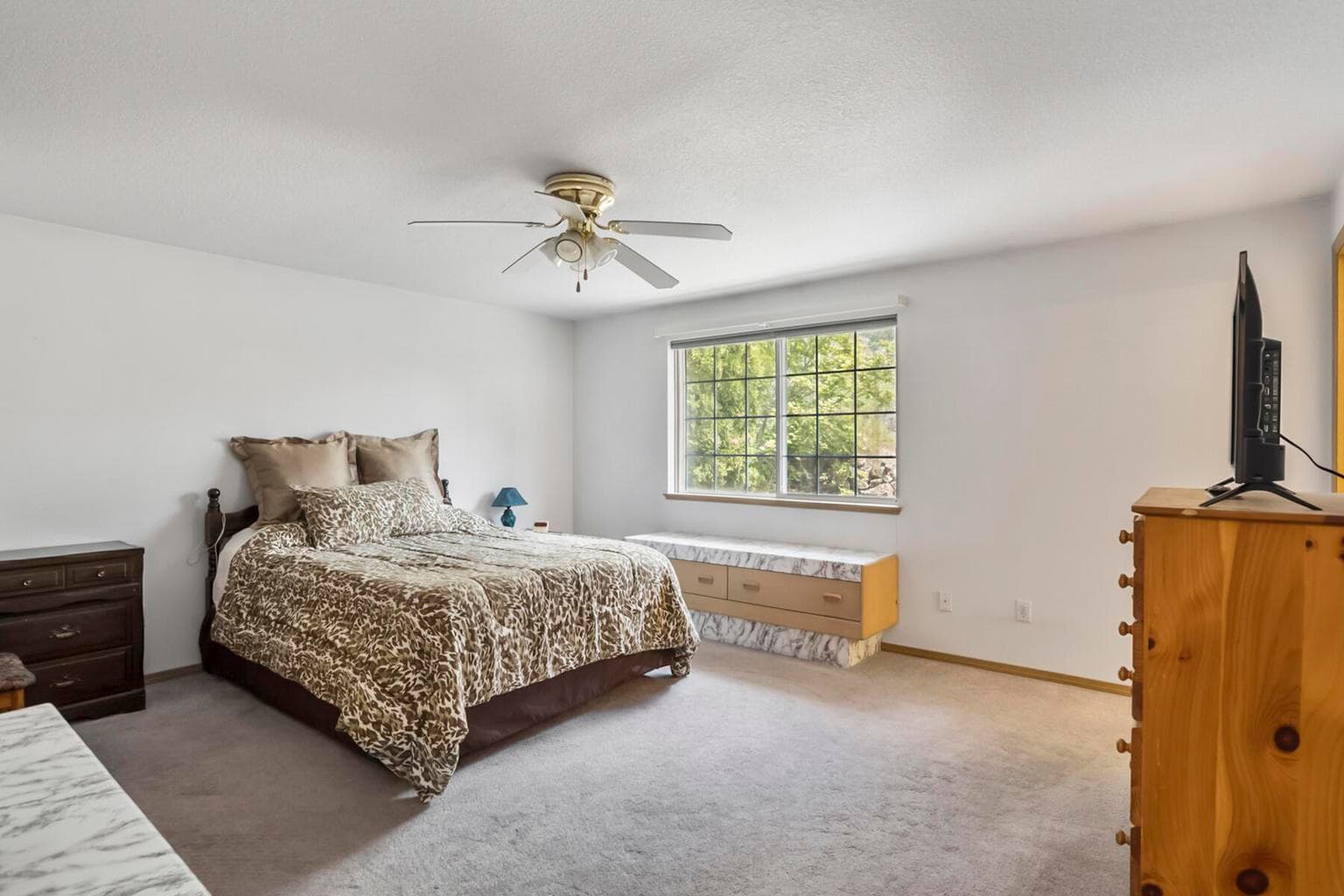 Photo of 63312 NE Carly Lane 19 of 41