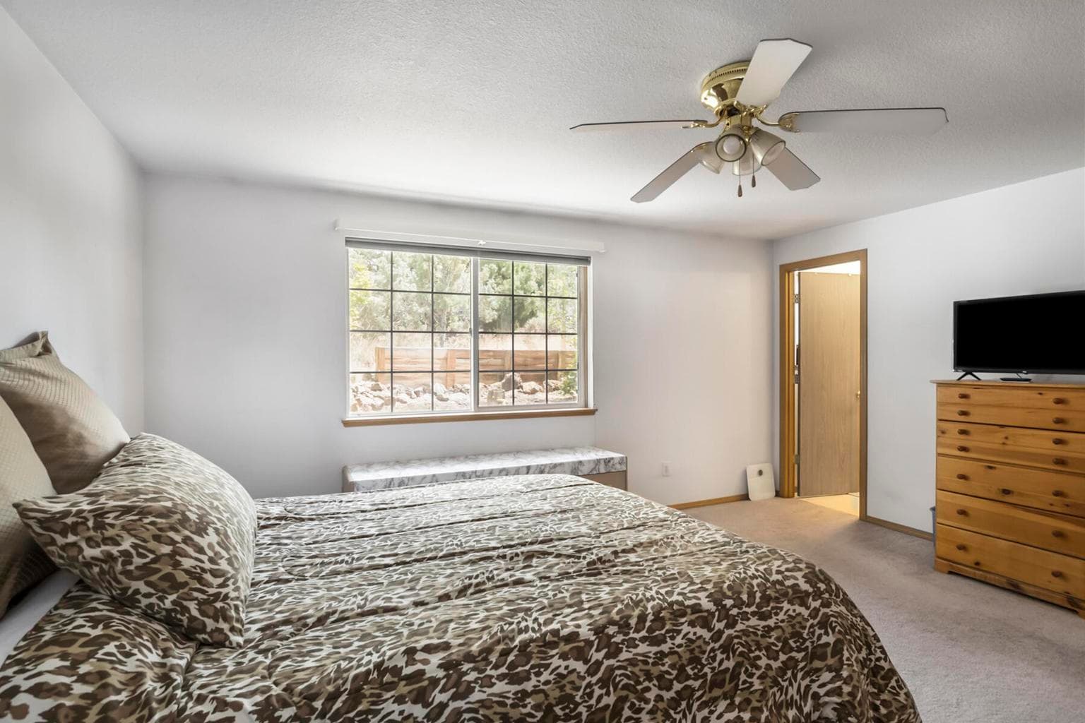 Photo of 63312 NE Carly Lane 20 of 41