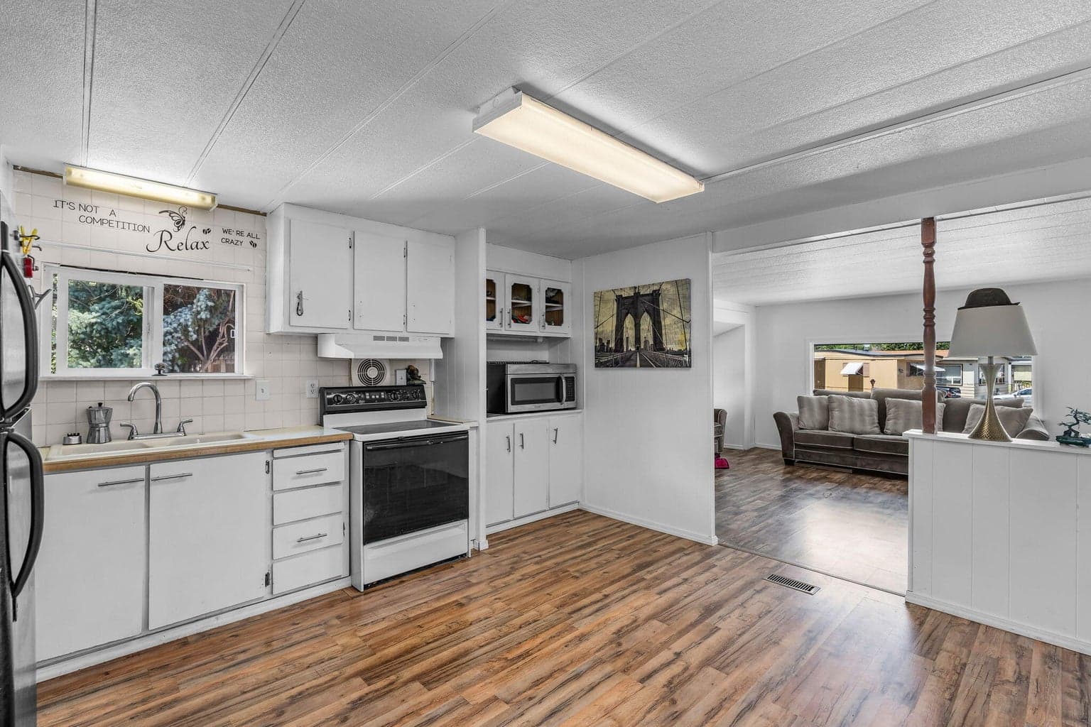 Photo of 1833 SW Canal Boulevard 6 of 17