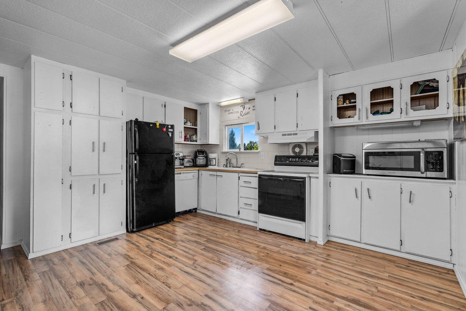 Photo of 1833 SW Canal Boulevard 7 of 17