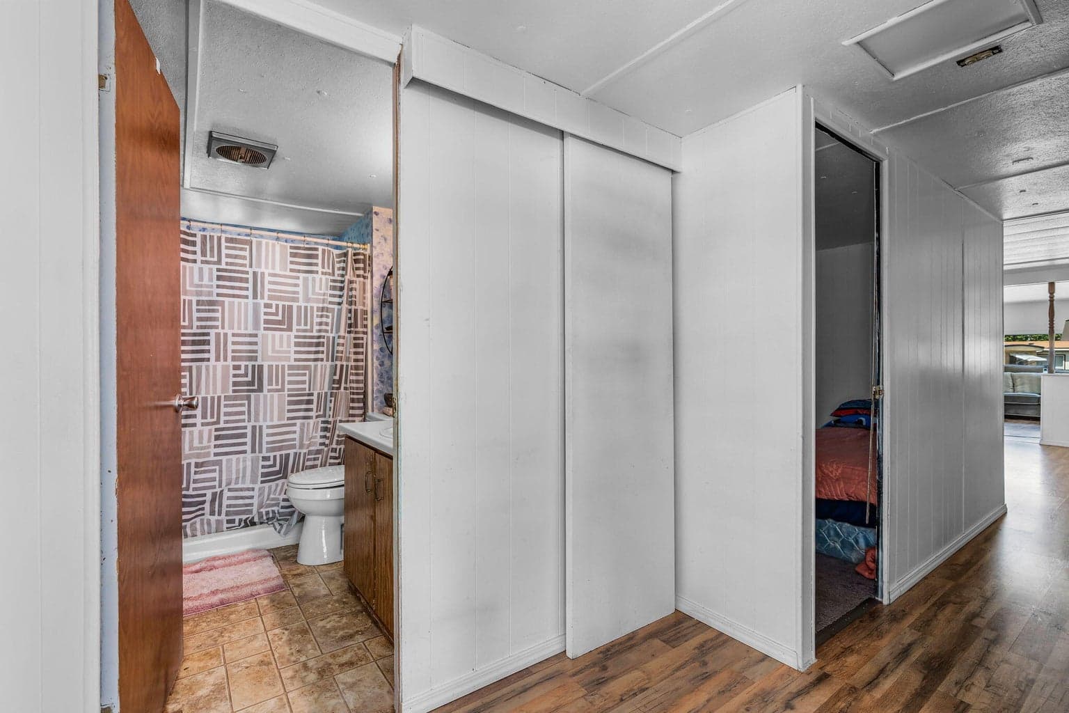 Photo of 1833 SW Canal Boulevard 11 of 17