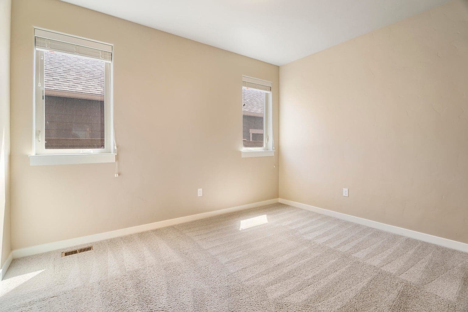 2nd bedroom with en-suite