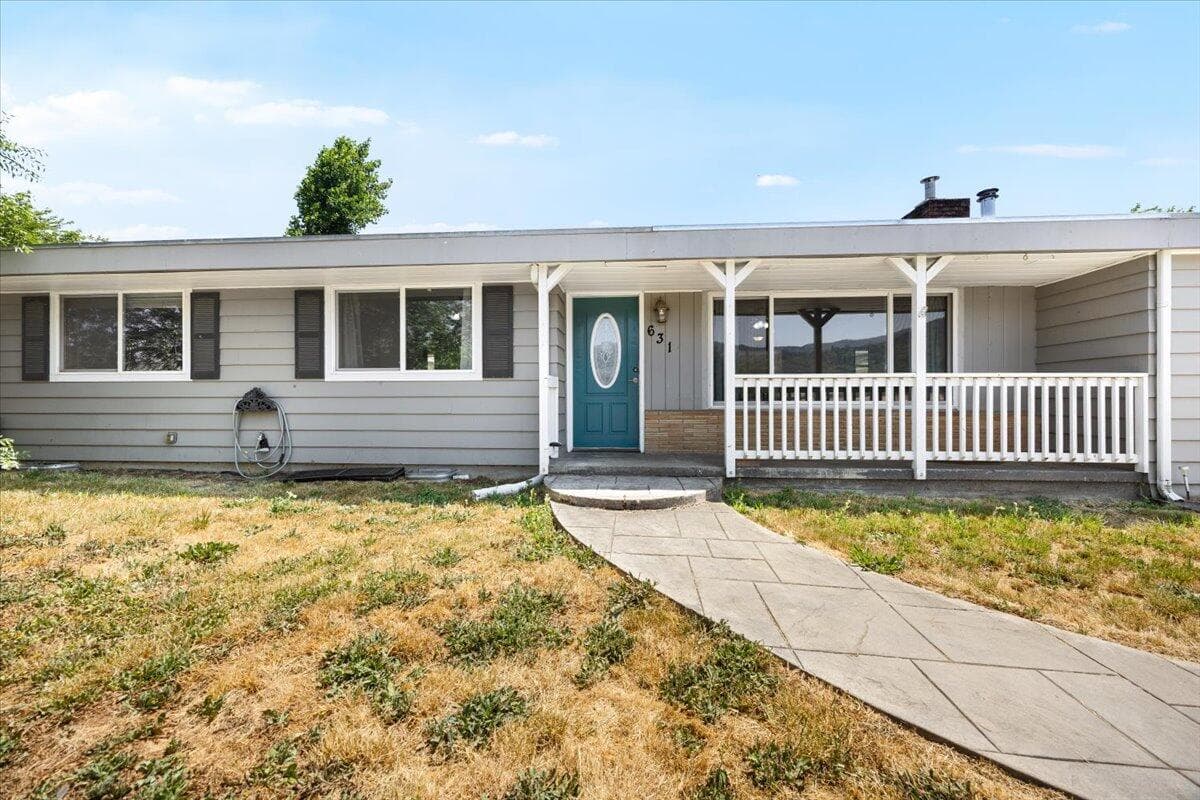 Photo of 631 4th 1 of 23