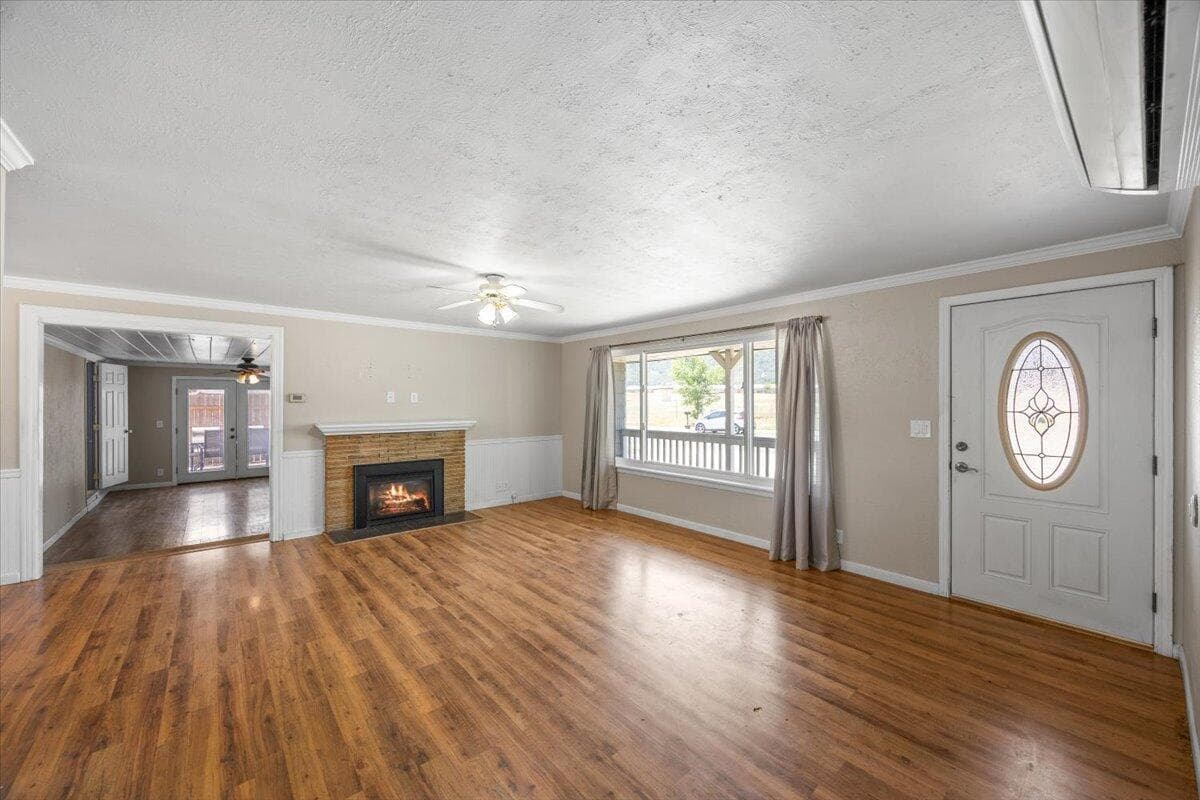 Photo of 631 4th 2 of 23