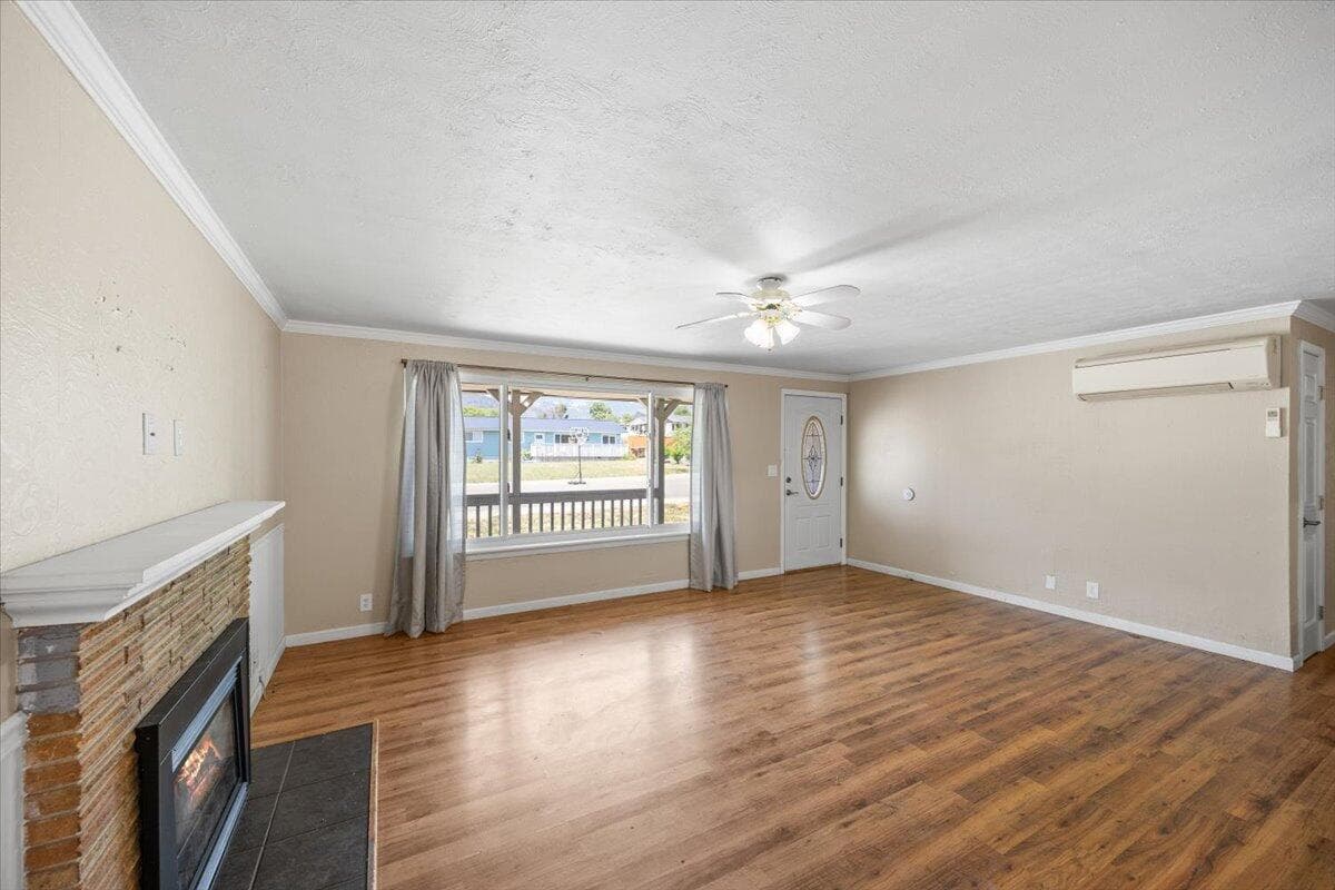 Photo of 631 4th 3 of 23