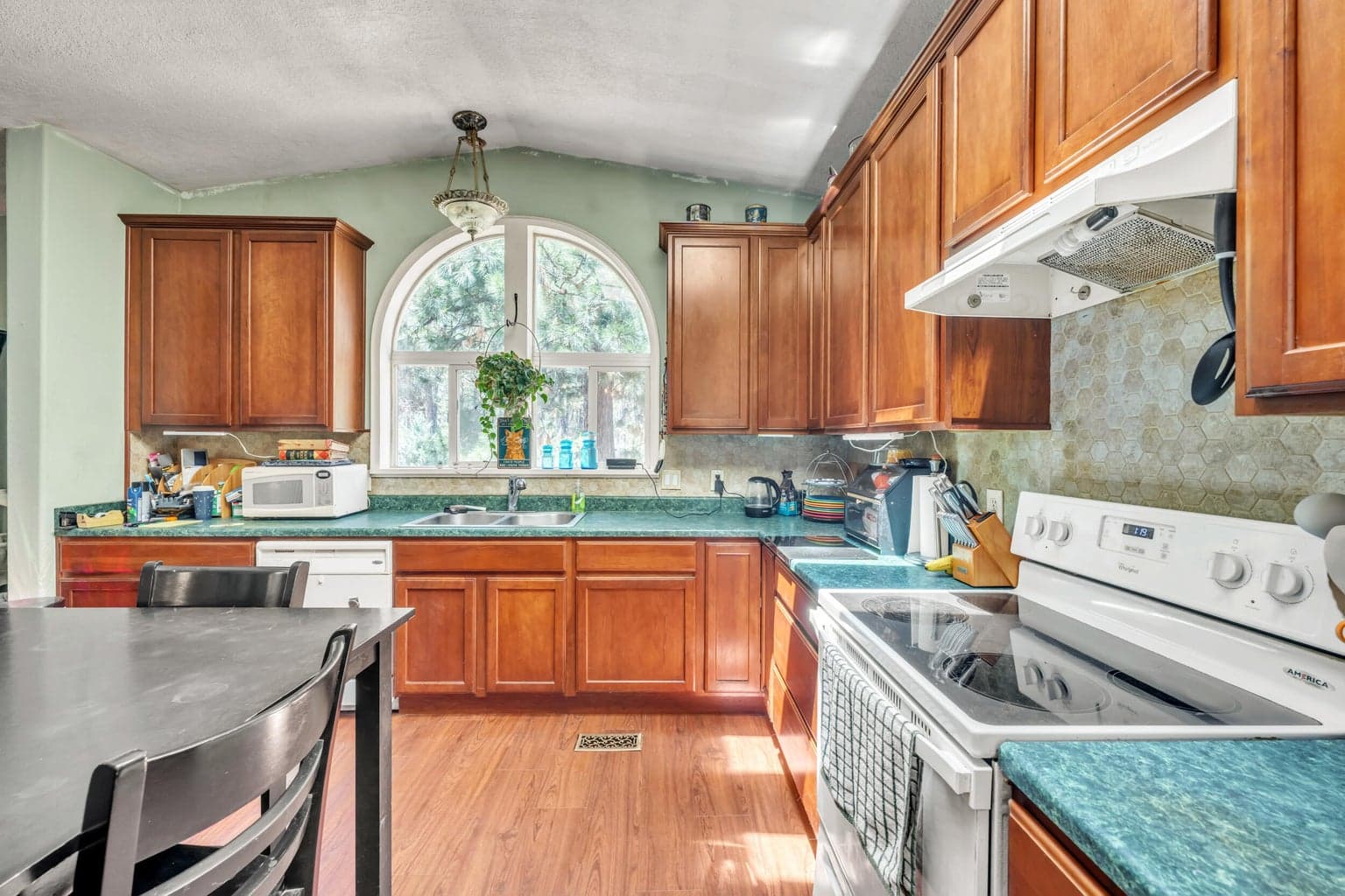 Bright Open Kitchen w/Skylights
