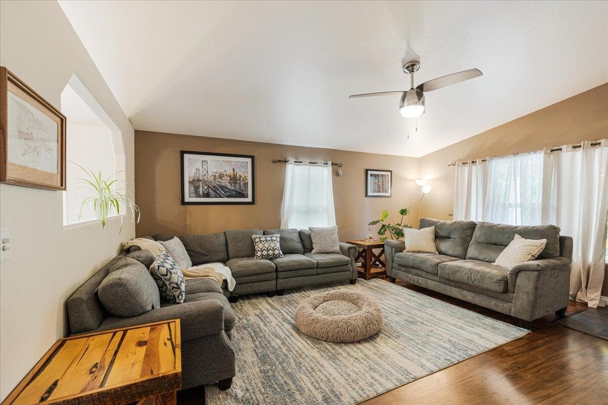 Photo of 2555 SW Timber Avenue 6 of 26