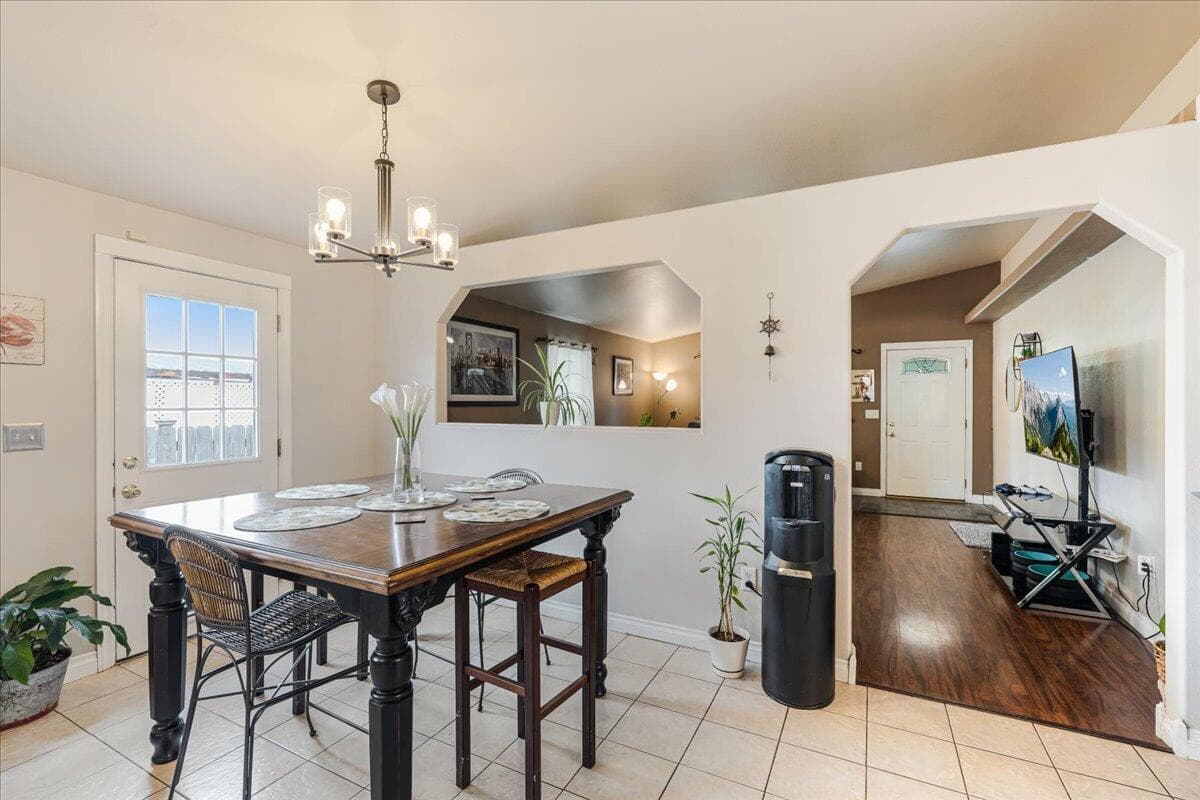 Photo of 2555 SW Timber Avenue 7 of 26