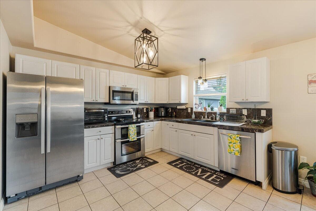 Photo of 2555 SW Timber Avenue 9 of 26