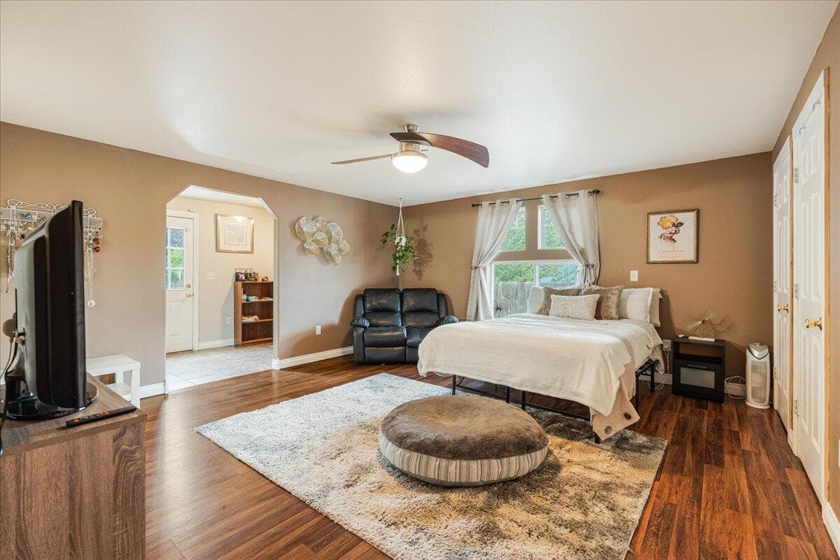 Photo of 2555 SW Timber Avenue 11 of 26