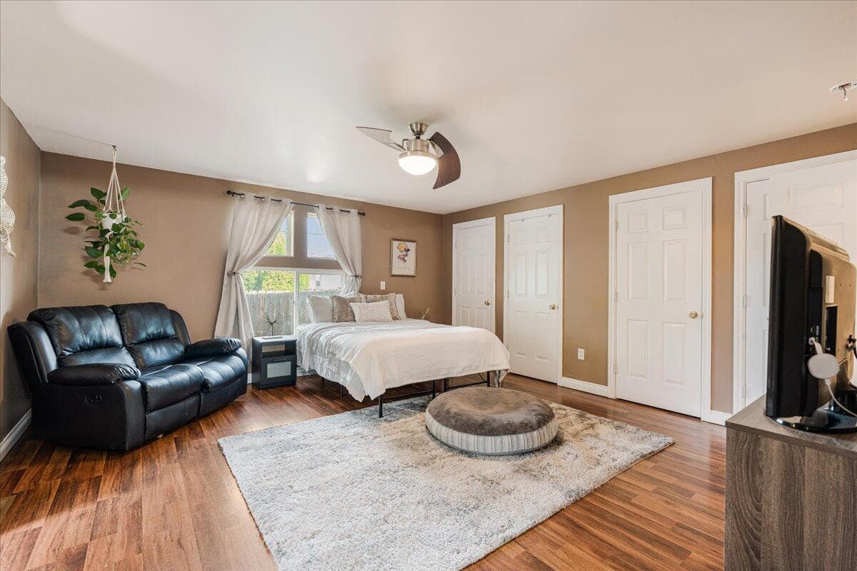 Photo of 2555 SW Timber Avenue 12 of 26