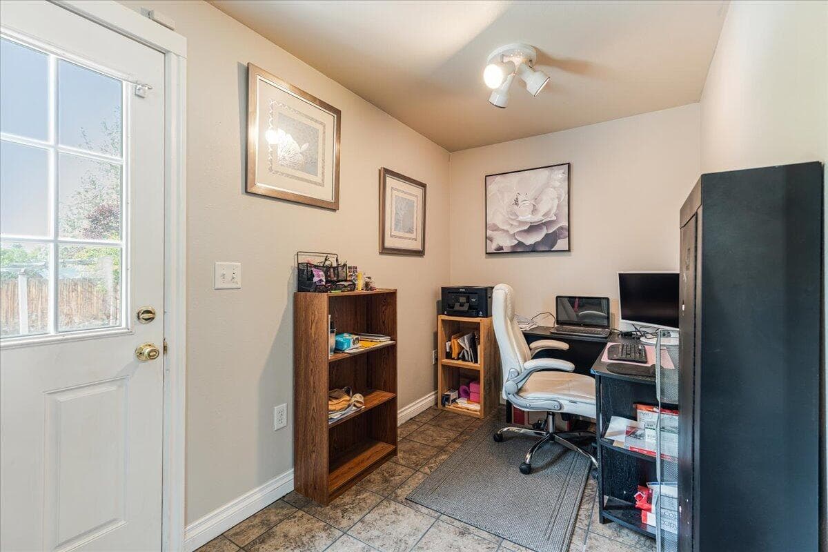 Photo of 2555 SW Timber Avenue 13 of 26