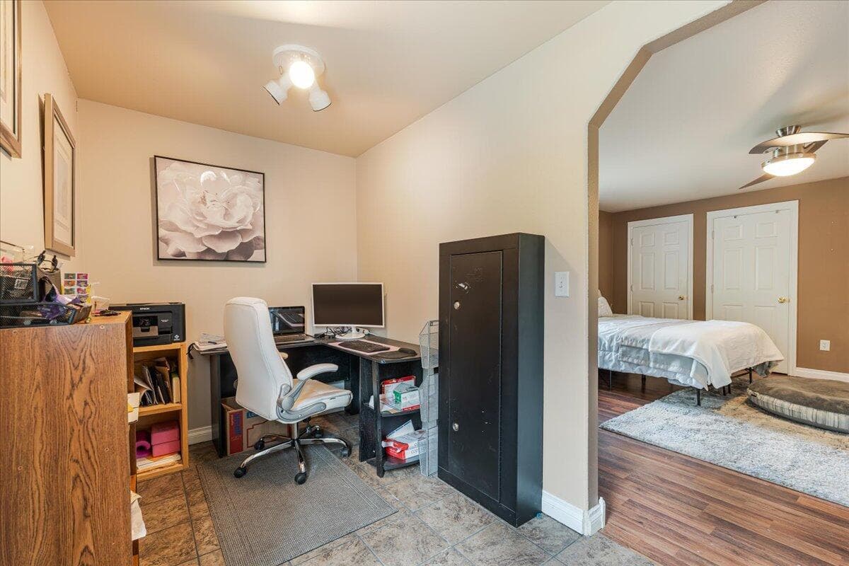 Photo of 2555 SW Timber Avenue 14 of 26