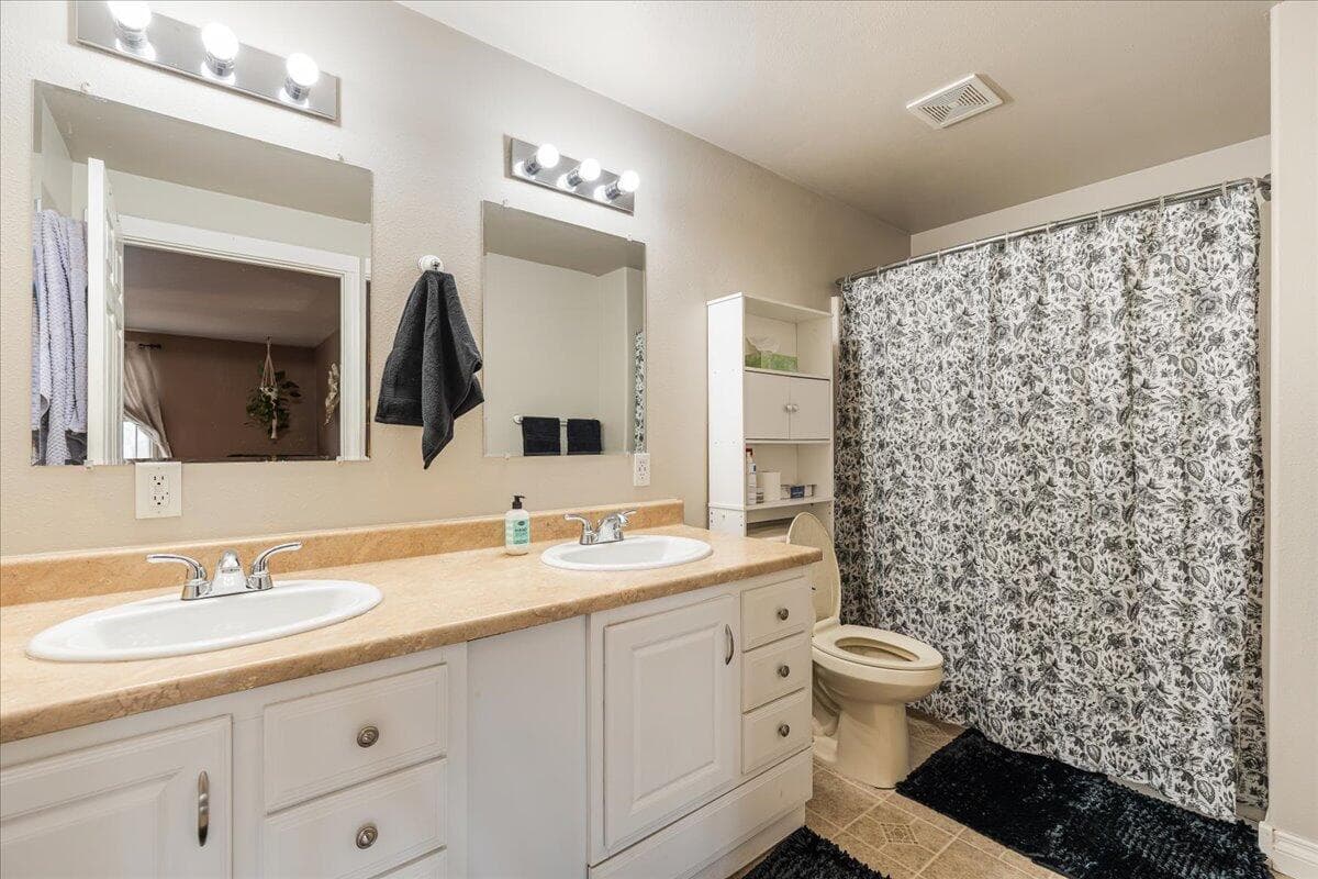 Photo of 2555 SW Timber Avenue 16 of 26