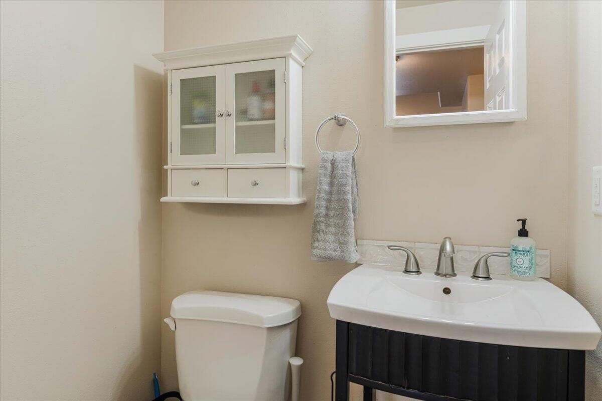 Photo of 2555 SW Timber Avenue 20 of 26