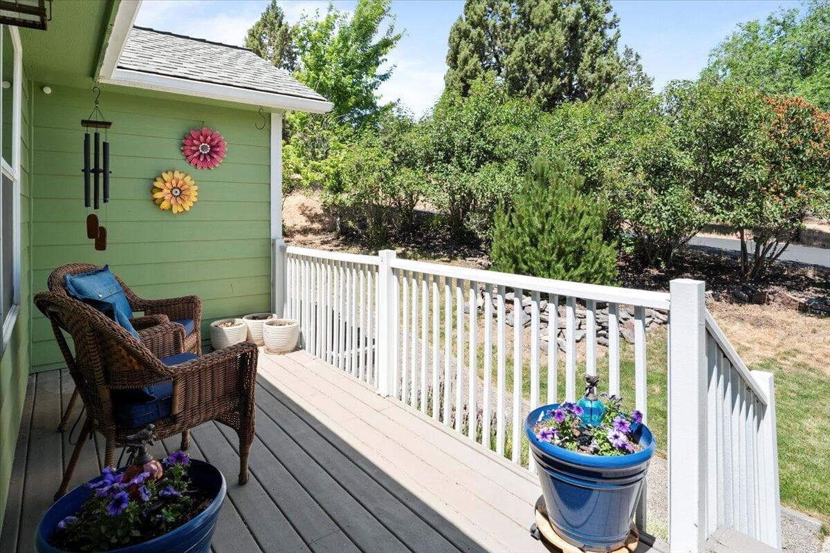Photo of 2165 SE Sagebrush Drive 6 of 47