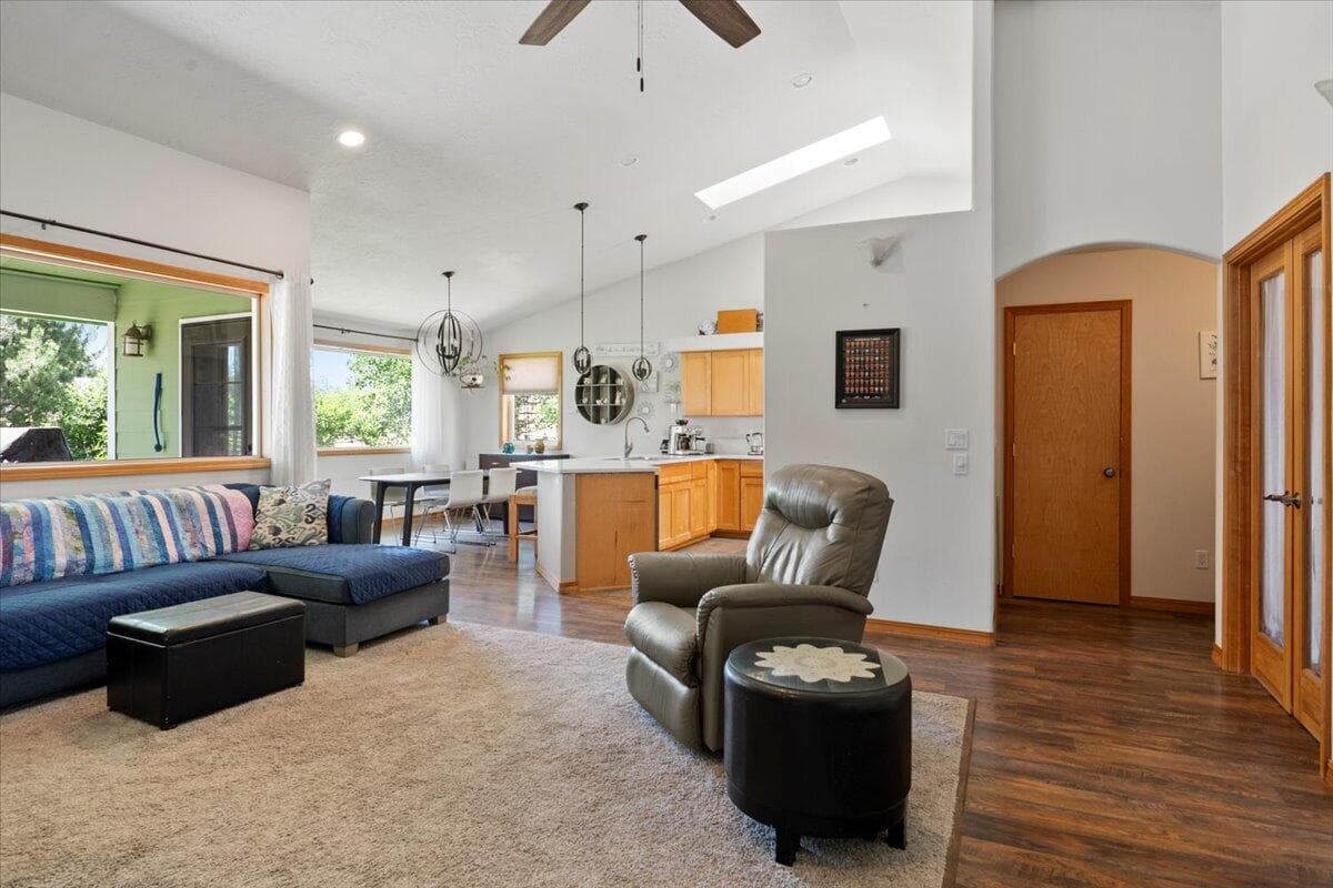Photo of 2165 SE Sagebrush Drive 9 of 47