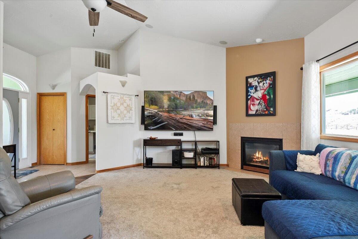 Photo of 2165 SE Sagebrush Drive 10 of 47