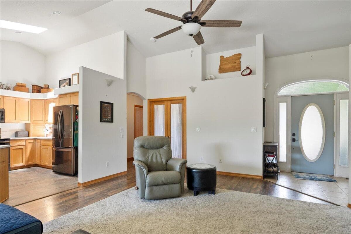 Photo of 2165 SE Sagebrush Drive 11 of 47