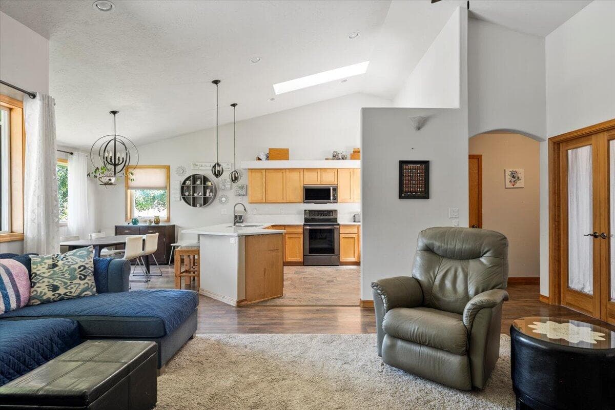 Photo of 2165 SE Sagebrush Drive 12 of 47