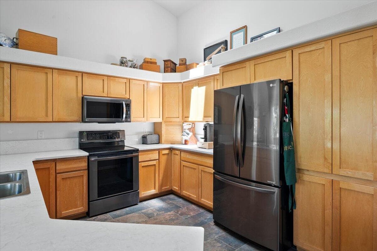 Photo of 2165 SE Sagebrush Drive 13 of 47