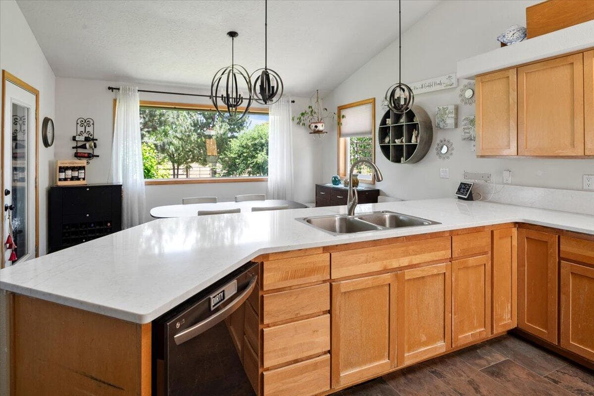 Photo of 2165 SE Sagebrush Drive 14 of 47