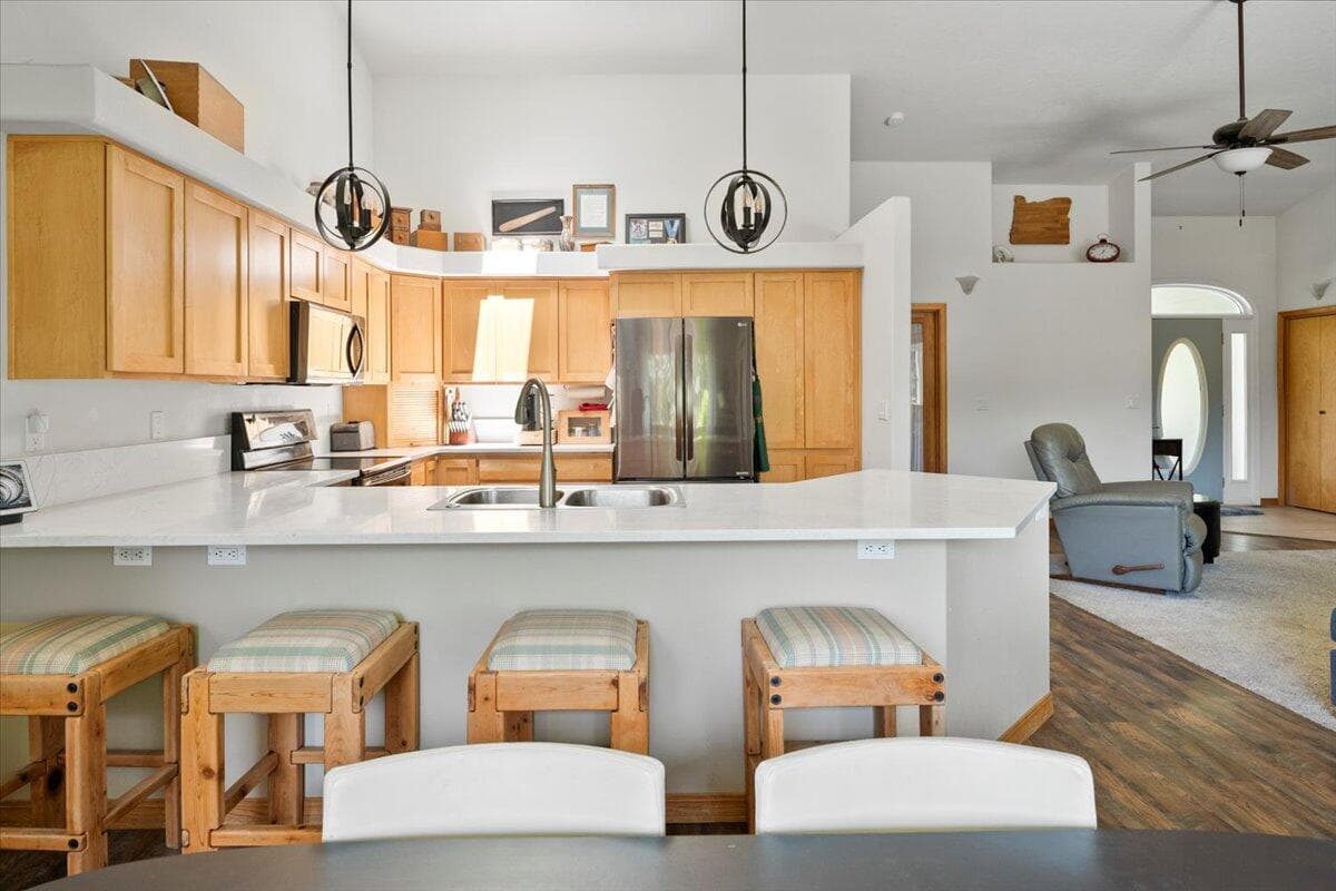 Photo of 2165 SE Sagebrush Drive 18 of 47