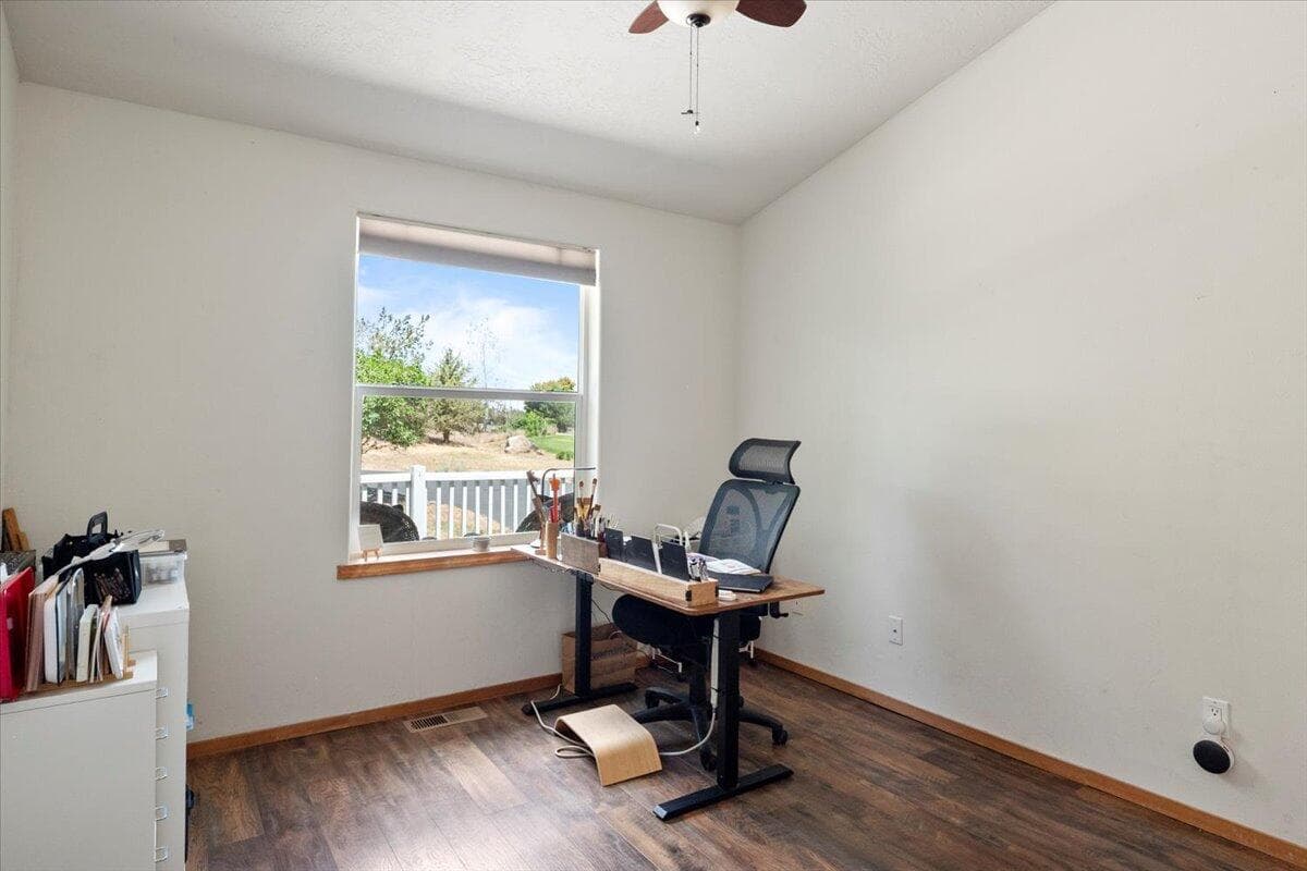 Photo of 2165 SE Sagebrush Drive 21 of 47