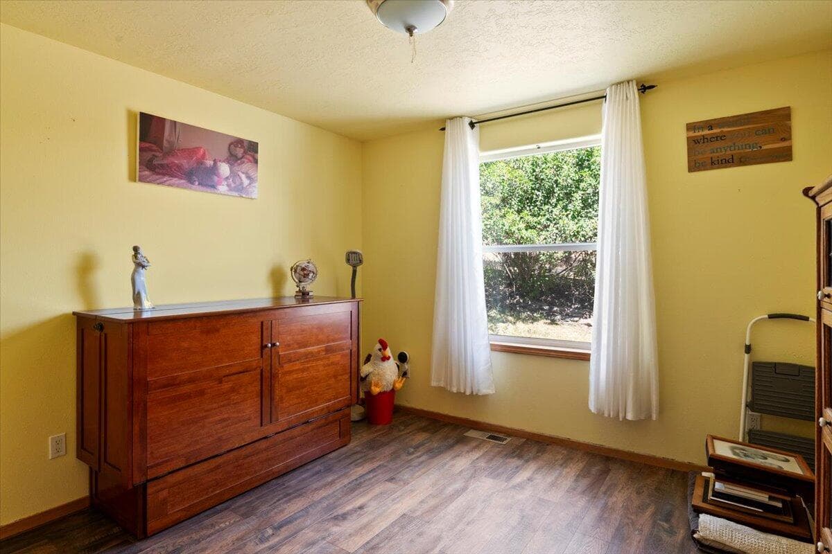 Photo of 2165 SE Sagebrush Drive 23 of 47