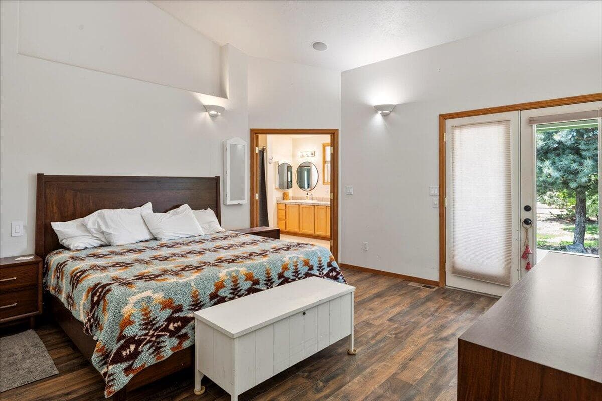 Photo of 2165 SE Sagebrush Drive 27 of 47