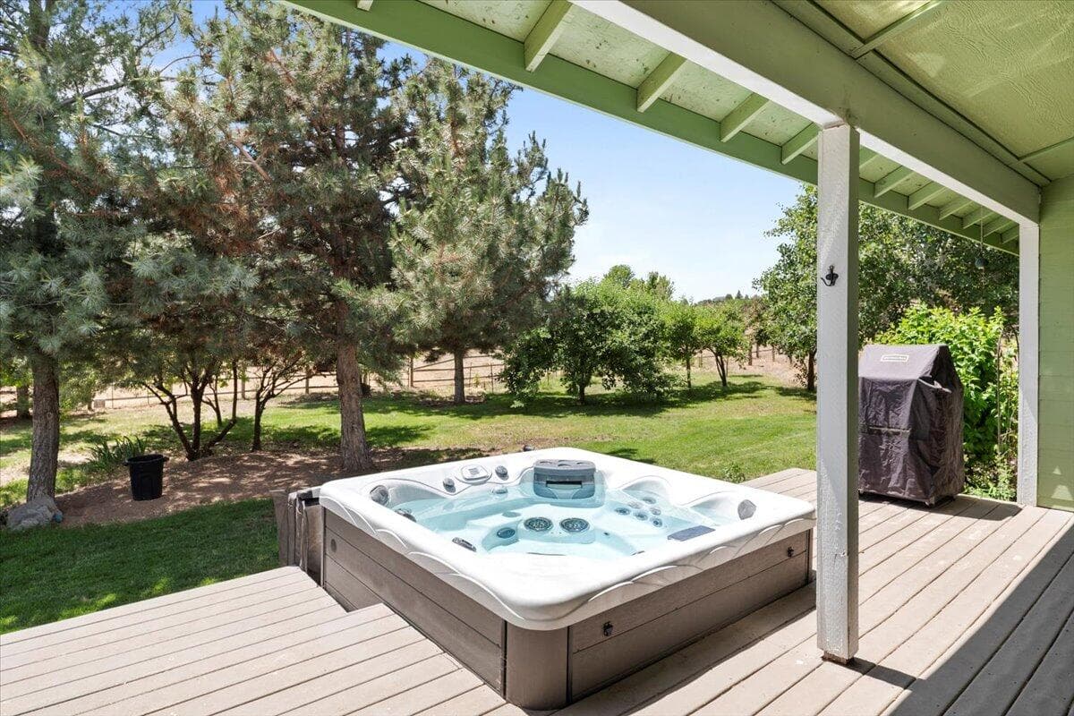Photo of 2165 SE Sagebrush Drive 31 of 47