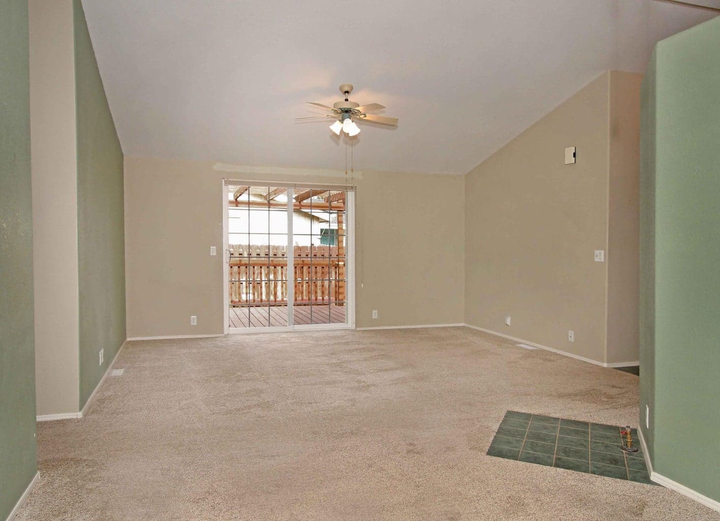 Living room with pad & gas hookup for your gas stove. Ceiling Fan too.