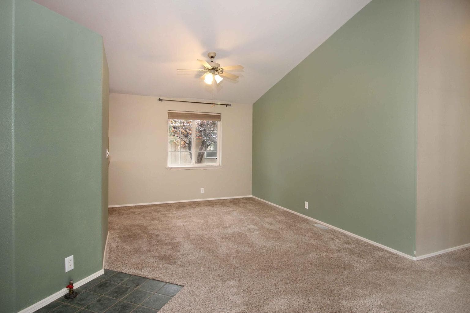 Nice sized dining space directly off the kitchen. Ceiling Fan too.