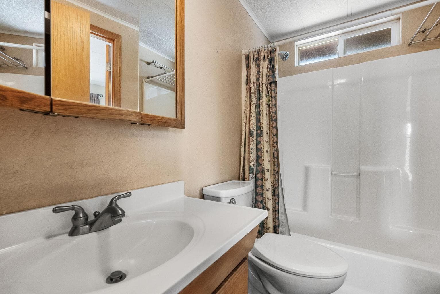 Photo of 18377 Ridge Road 27 of 59